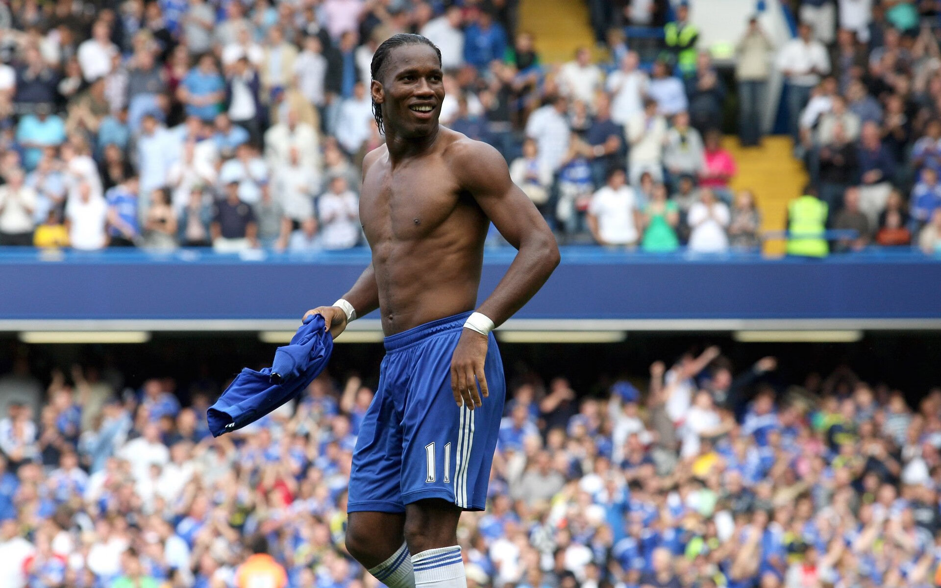 我伙呆!热火内线被上海队打爆,网友,这是克莱在打2K开了作弊码吧?