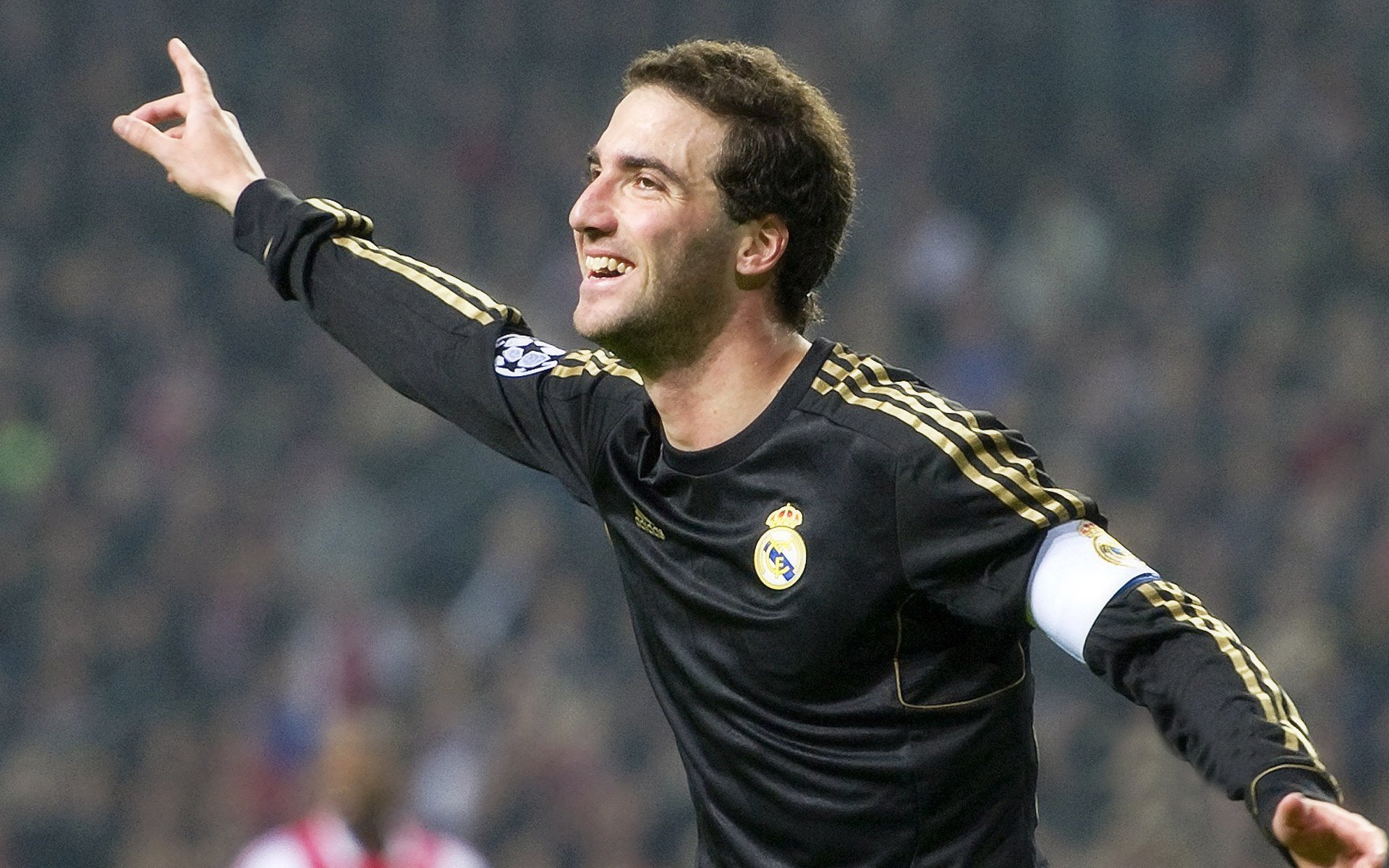 绝杀!蒂亚戈最后一圈神级超越,F1年度王冠在心跳骤停中易主